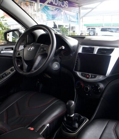 
								Hyundai Accent full									