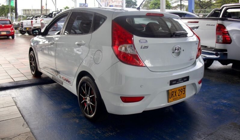 
								Hyundai Accent full									