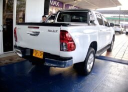 
										Toyota Hilux full									