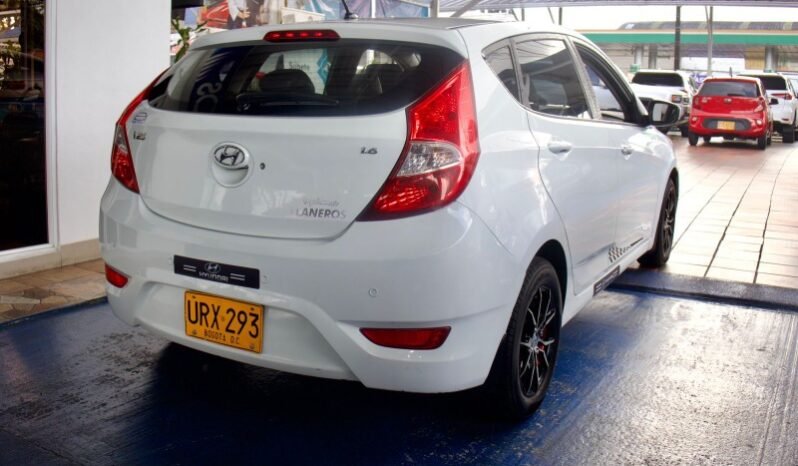 
								Hyundai Accent full									