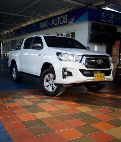 
								Toyota Hilux full									