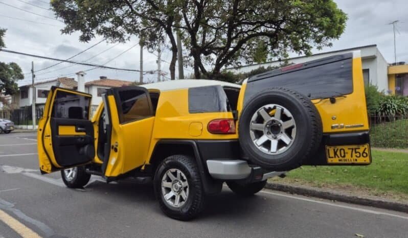 
Toyota fj cruser full									