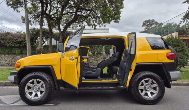 
Toyota fj cruser full									