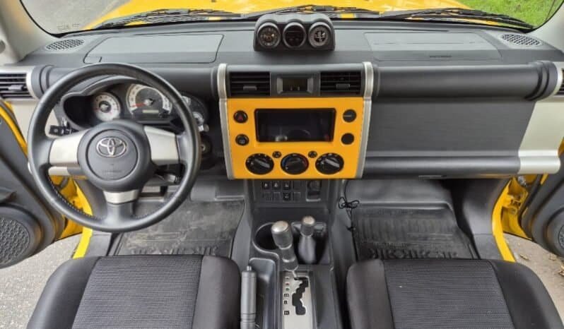 
Toyota fj cruser full									