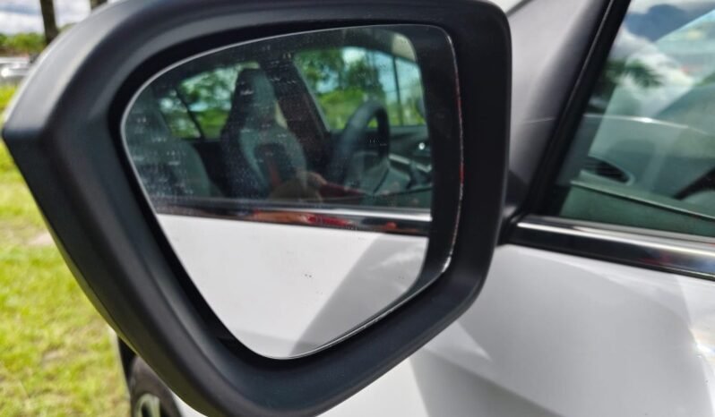 
								Chevrolet Onix Sedan Premier full									