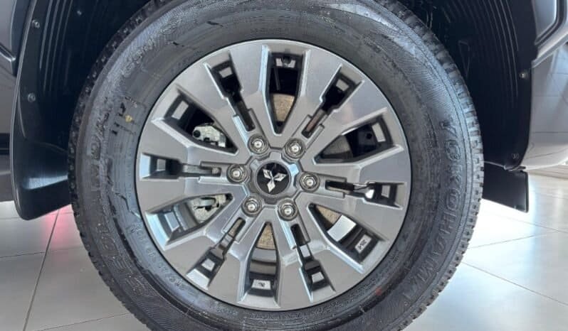 
Mitsubishi L200 TRITON full									