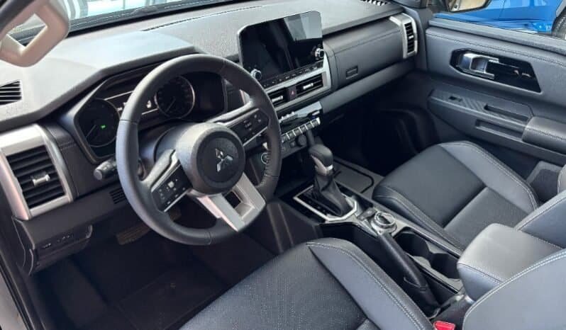 
Mitsubishi L200 TRITON full									