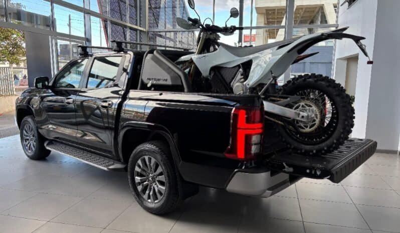 
Mitsubishi L200 TRITON full									