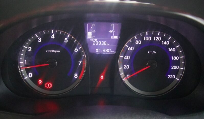 
								Hyundai Accent full									