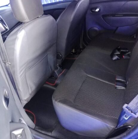 
								Renault Sandero full									