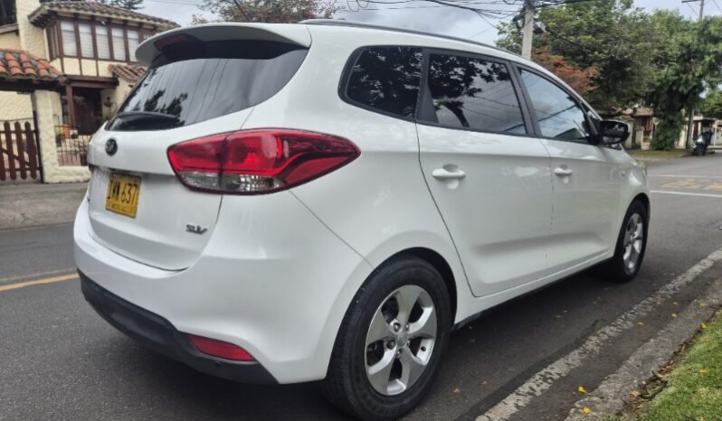 
								Kia carens suv full									