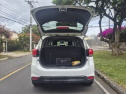 
										Kia carens suv full									