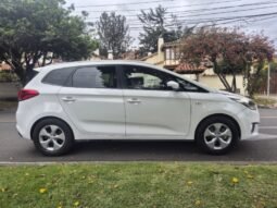
										Kia carens suv full									