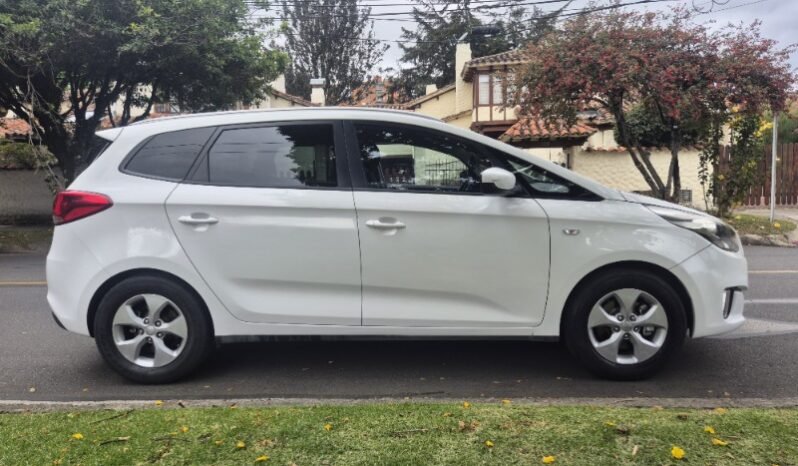 
								Kia carens suv full									