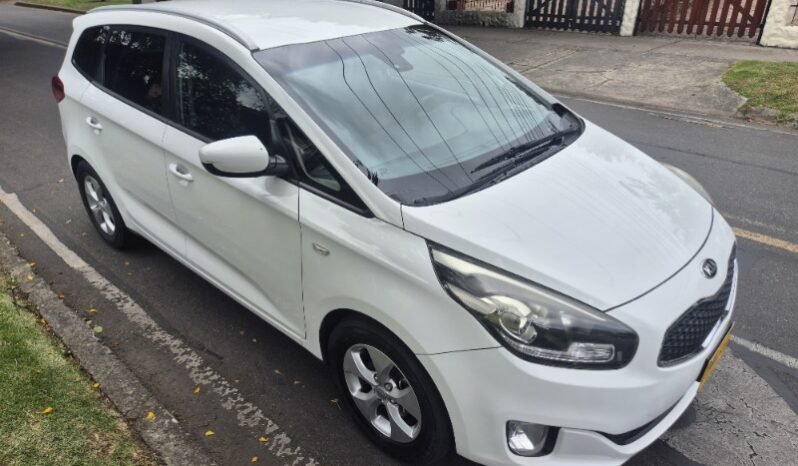 
								Kia carens suv full									