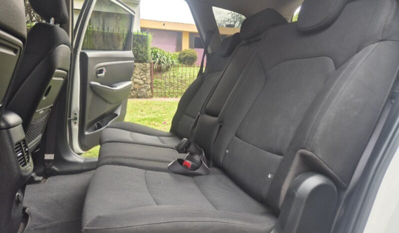 
								Kia carens suv full									
