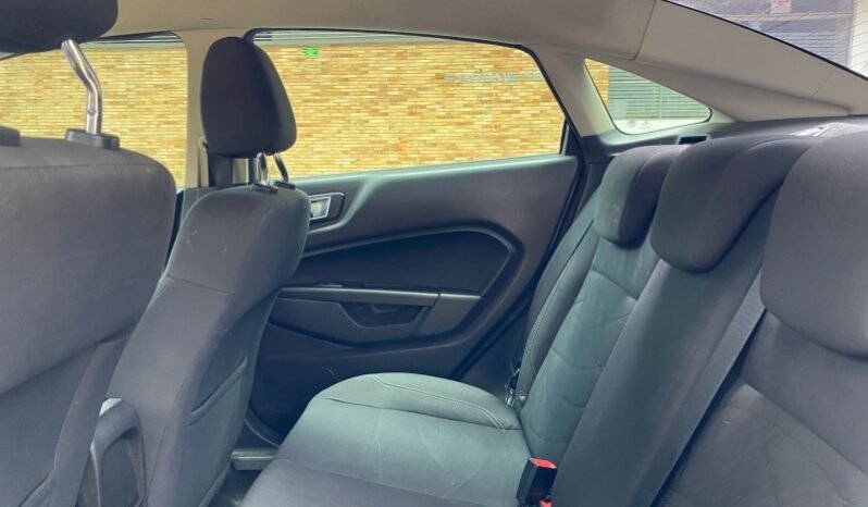 
								Ford Fiesta SE full									