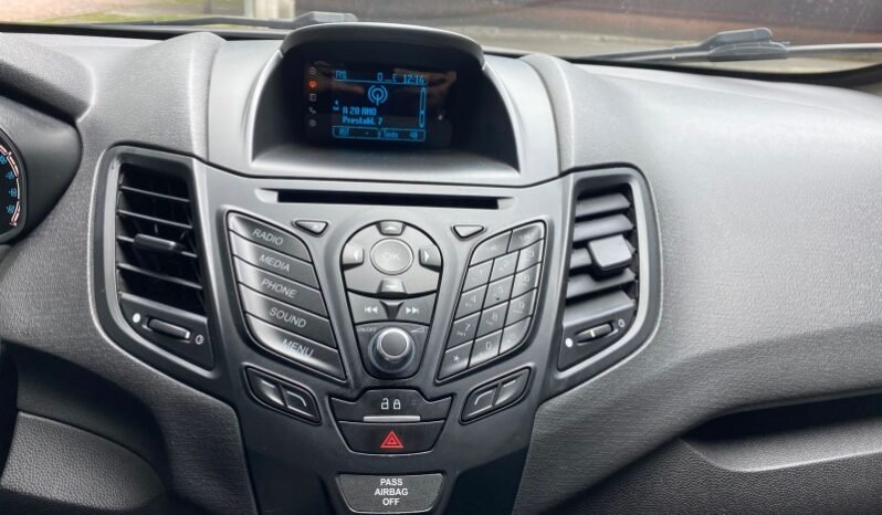 
								Ford Fiesta SE full									