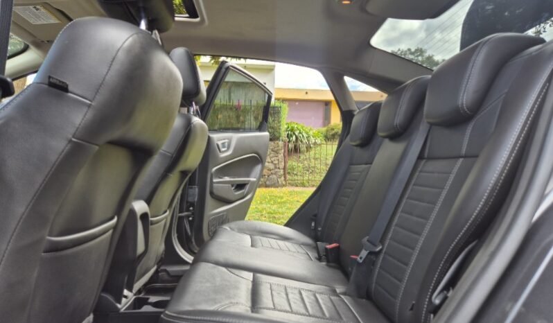 
								Ford Fiesta Titanium full									