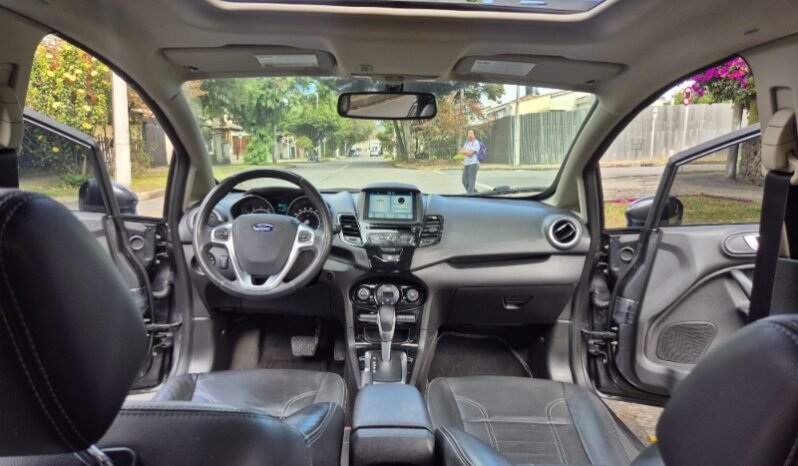 
								Ford Fiesta Titanium full									