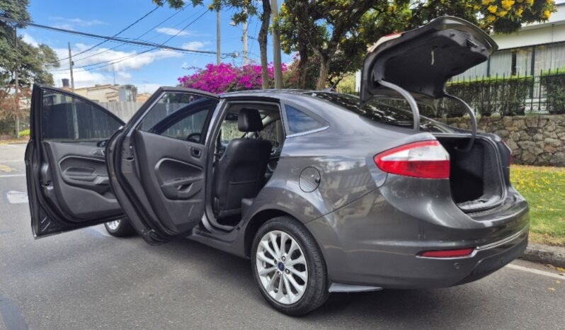 
								Ford Fiesta Titanium full									