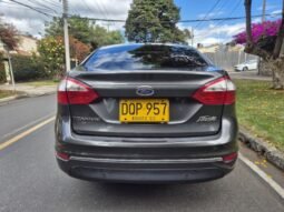 
										Ford Fiesta Titanium full									