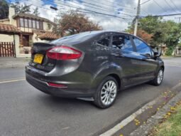 
										Ford Fiesta Titanium full									