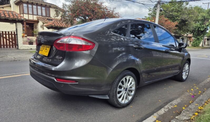 
								Ford Fiesta Titanium full									