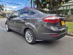 
										Ford Fiesta Titanium full									