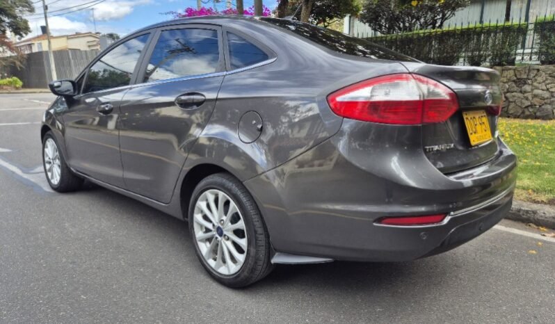 
								Ford Fiesta Titanium full									