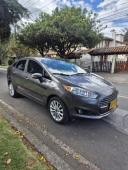 
										Ford Fiesta Titanium full									