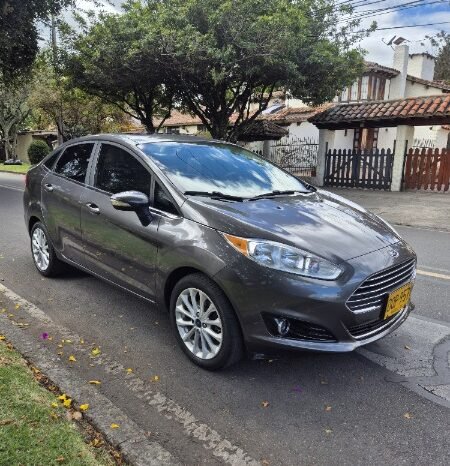 
								Ford Fiesta Titanium full									