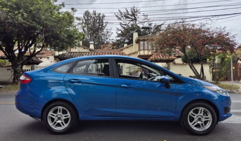 
								Ford Fiesta SE full									