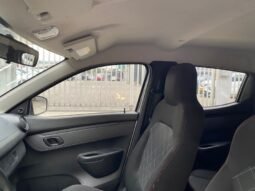 
										Renault Kwid full									