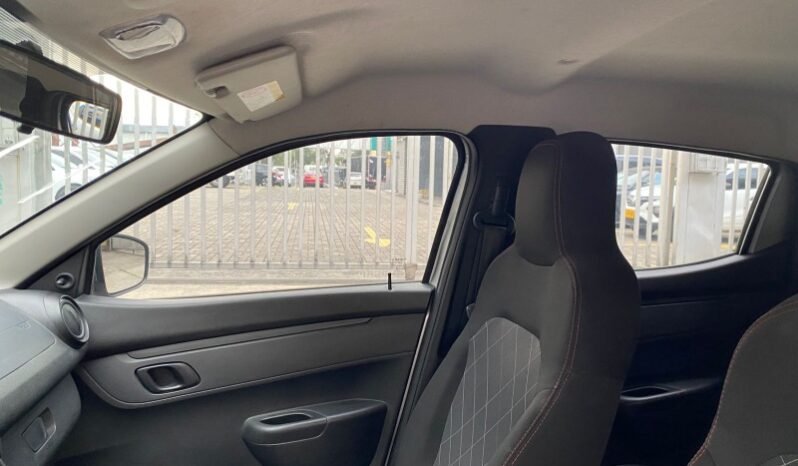 
								Renault Kwid full									