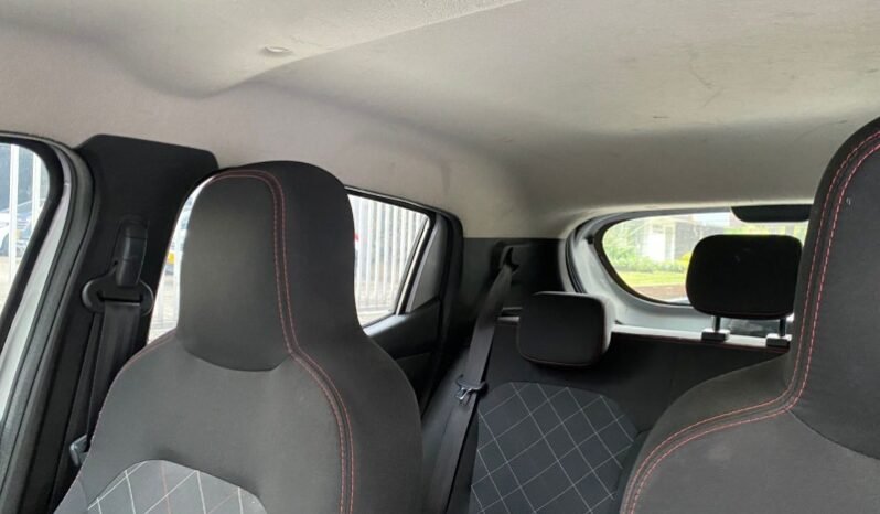 
								Renault Kwid full									