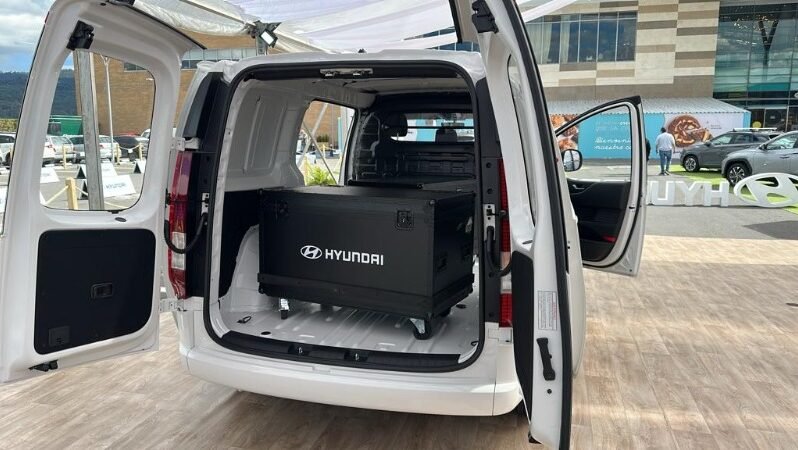 
								Hyundai STARIA CARGO full									