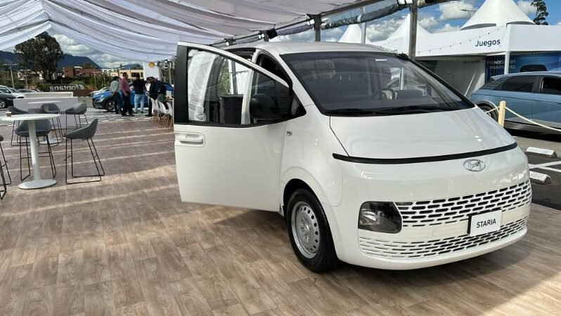 
								Hyundai STARIA CARGO full									