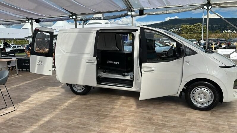 
								Hyundai STARIA CARGO full									