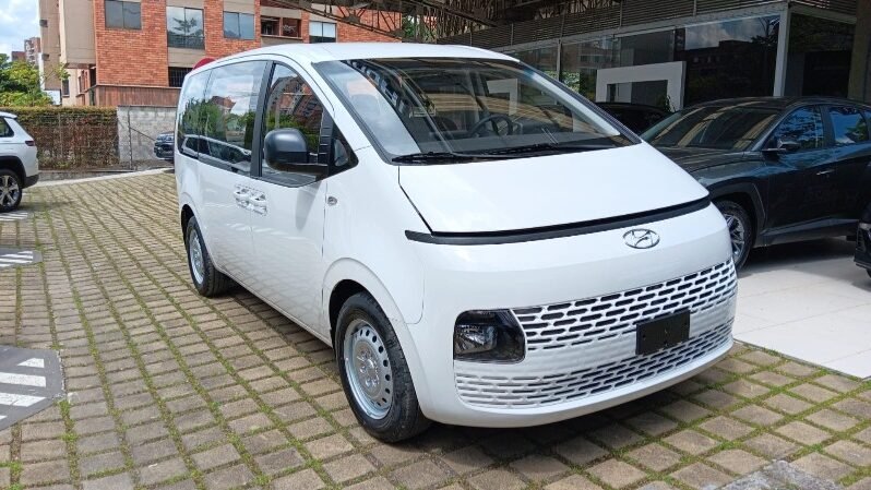 
								Hyundai STARIA PASAJEROS full									