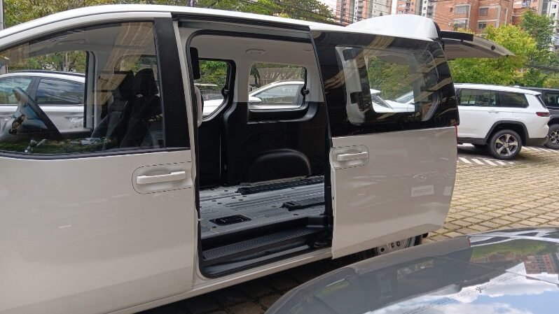 
								Hyundai STARIA PASAJEROS full									