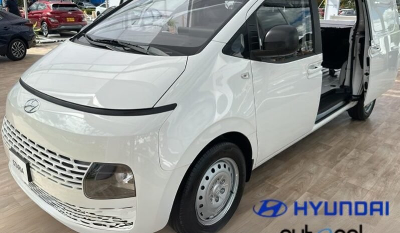 
								Hyundai STARIA CARGO full									