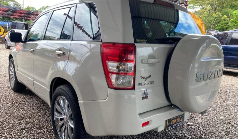 
								Suzuki Grand Vitara full									