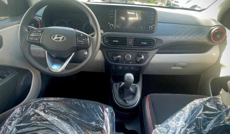 
								Hyundai Grand Metro Taxi sedan full									