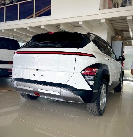 
								Hyundai Kona Hibrida Premium HEV full									
