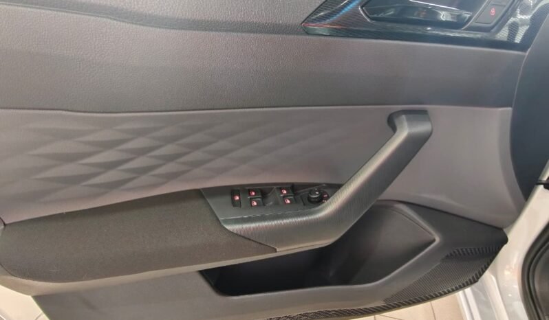
								Volkswagen Polo full									