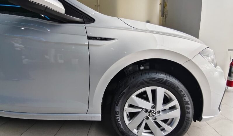 
								Volkswagen Polo full									