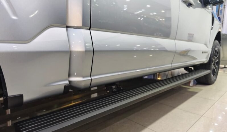 
								Ford F-150 PLATINUM full									