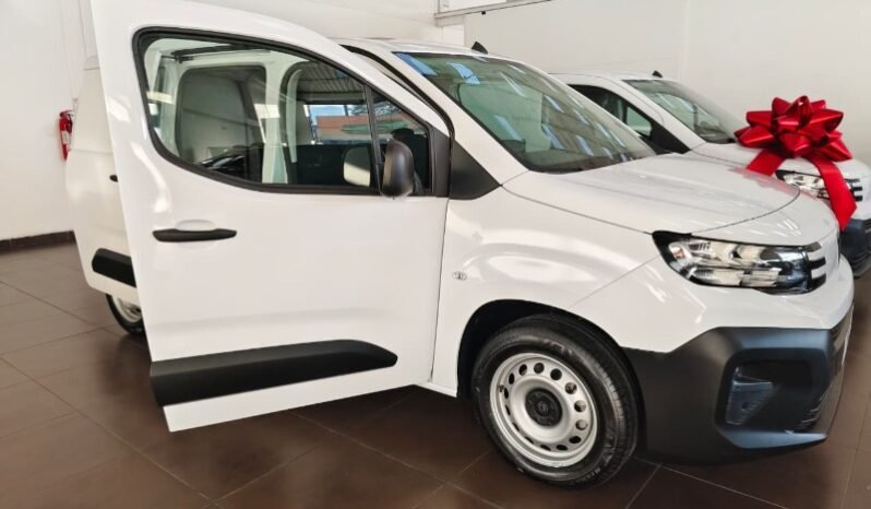 
								Peugeot Partner full									
