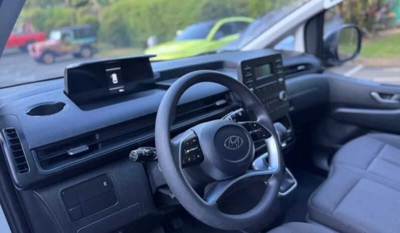 
								Hyundai STARIA CARGO full									